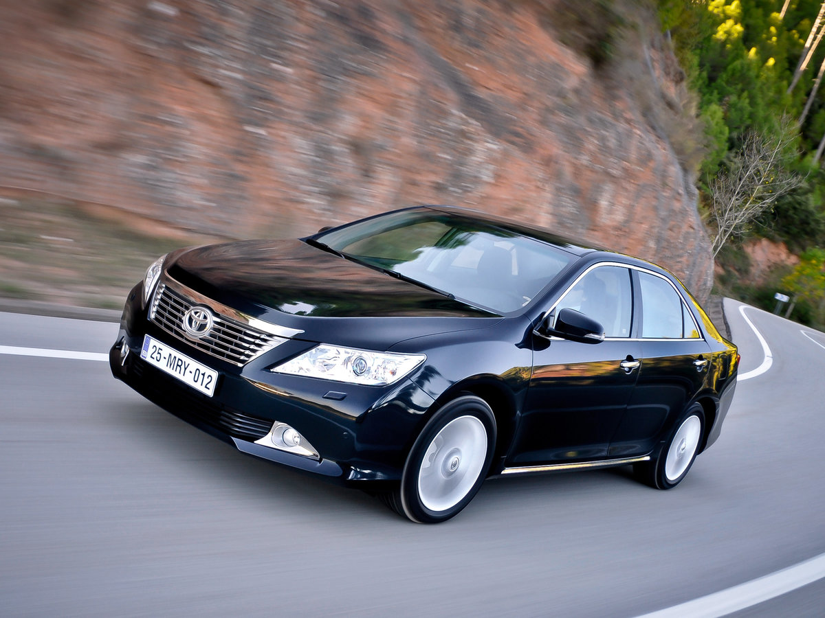 В Кувшиновском районе опрокинулась Toyota Camry