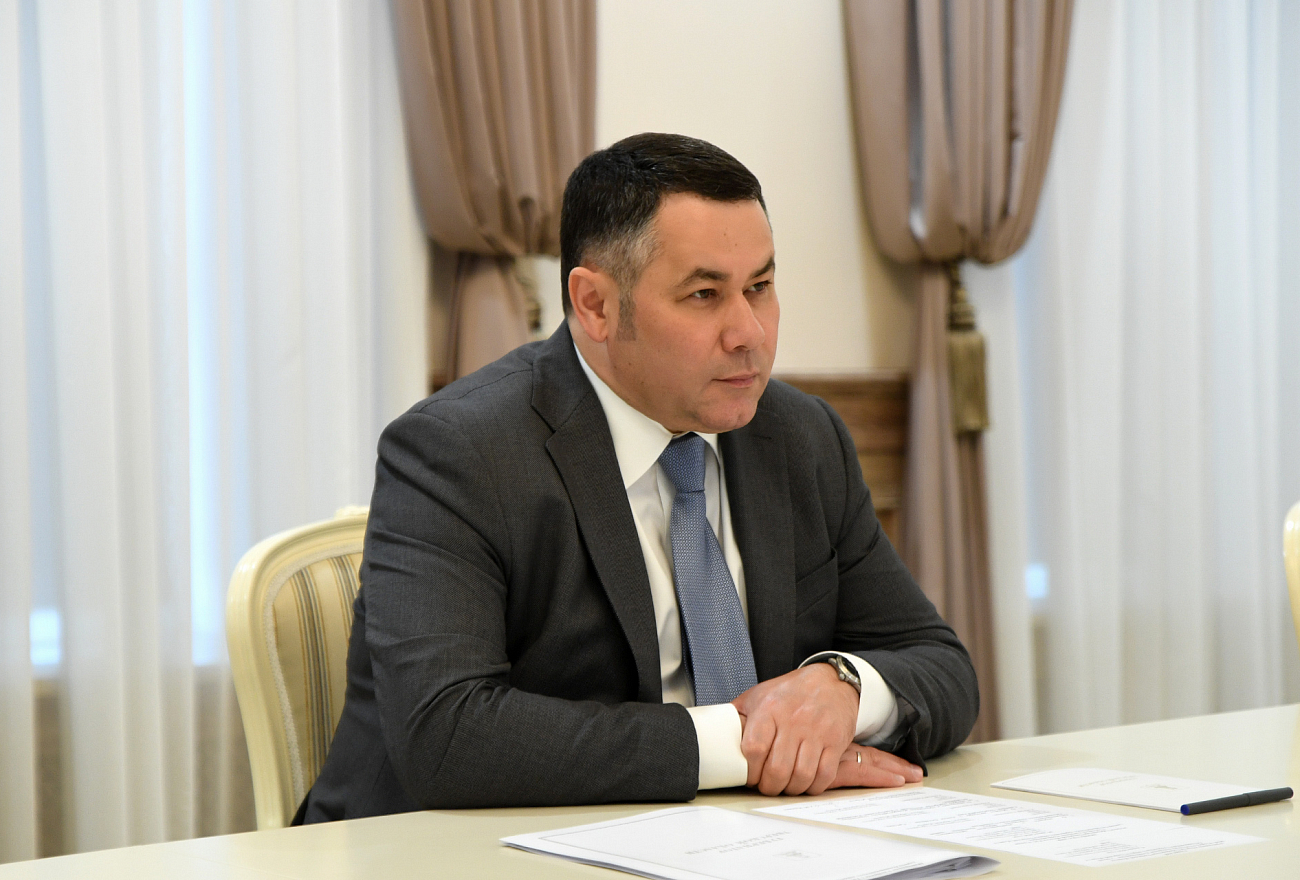 Две странных встречи напряженного графика губернатора Рудени