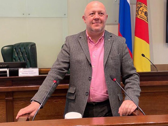 Барастову врагов не надо, его «друзья» топят