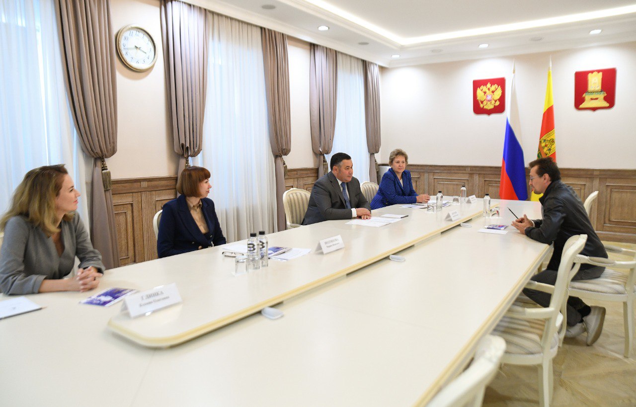 Губернатор Руденя подался к актерам