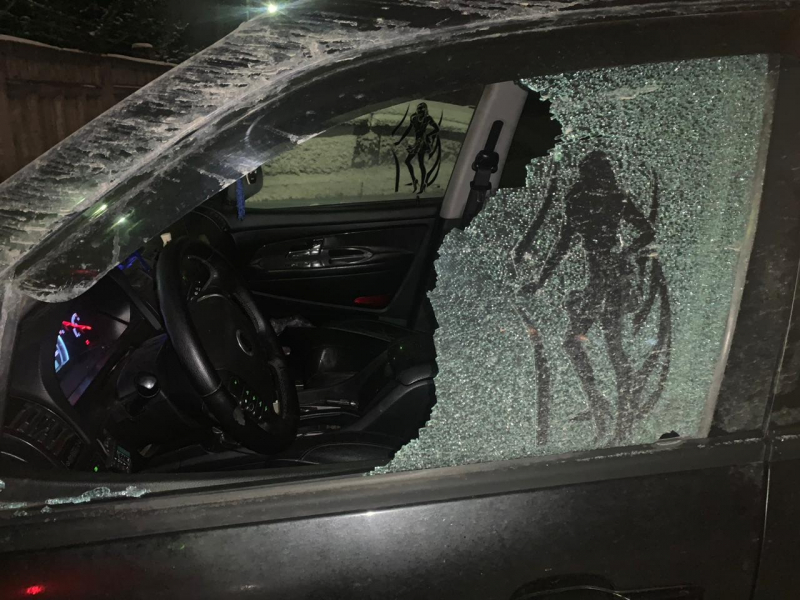 В Калининском районе поймали парня, стрелявшего по машинам
