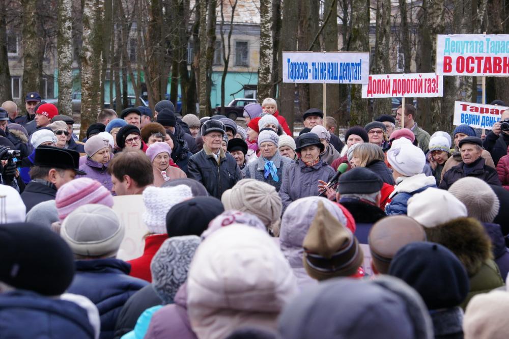 По трем районам Селигера начинают собирать подписи за отставку депутата-газовика Тарасова