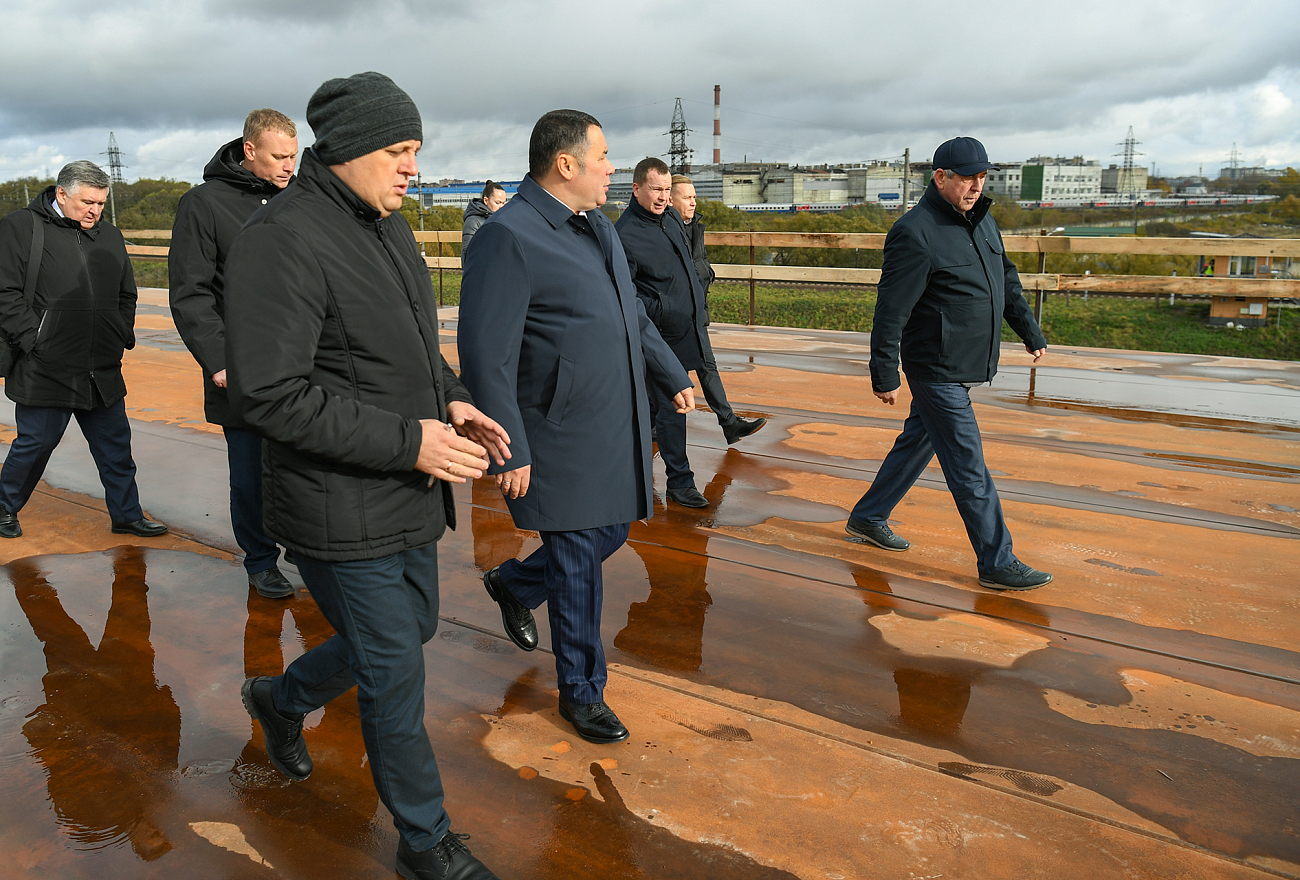Тверской губернатор прошелся по Западному мосту